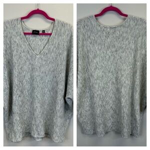Cyrus 2X Light Gray V-Neck Sweater Bat Wing 3/4 Sleeves Plus Size Neutral EUC